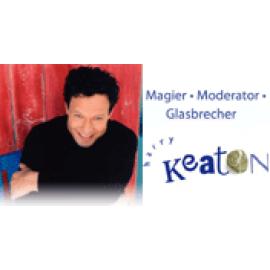 Dr. Harry Keaton Magier, Moderator und Hirnakrobat